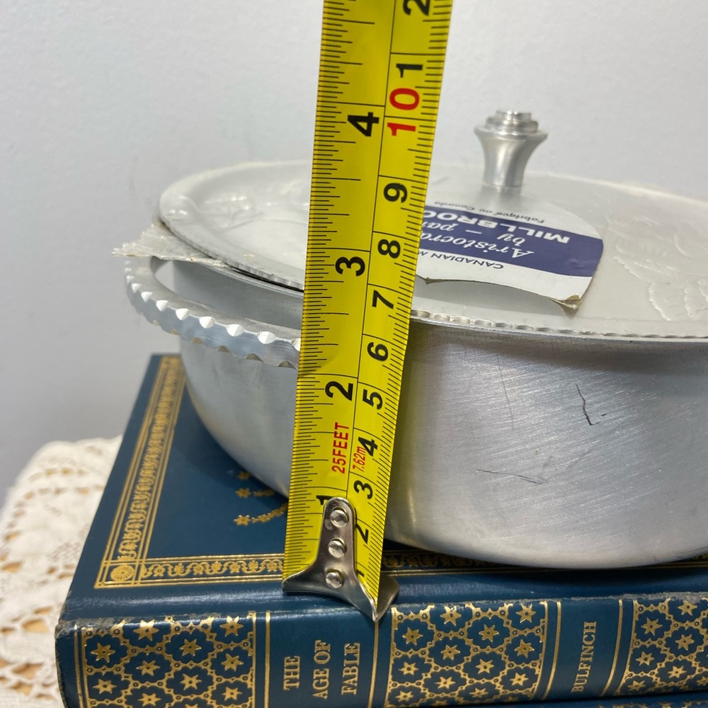 Aristo-Craft by Millbrook Lidded Casserole Serving Dish - Picture 5 of 6